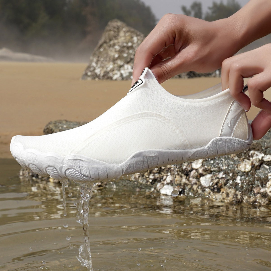 Women's lightweight and flexible water shoes with breathable knitted upper material and non-slip tread sole Mune Fashion