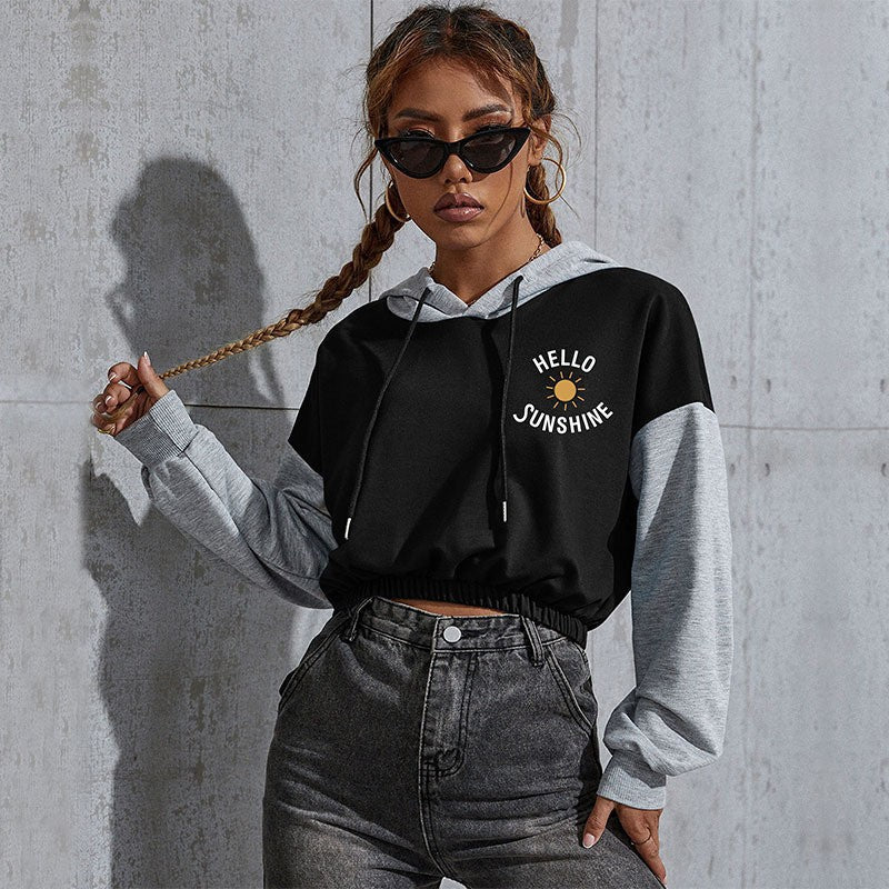Women's short-cut color block hoodie with drawstring, elastic hem and print Mune Fashion