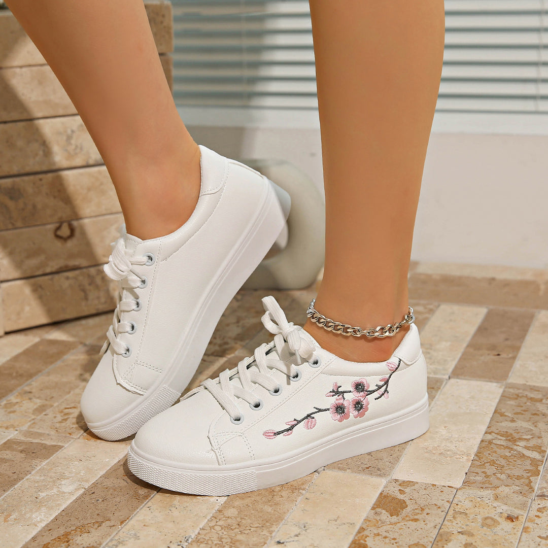Women's platform sneaker with floral embroidery and padded comfort insole Mune Fashion