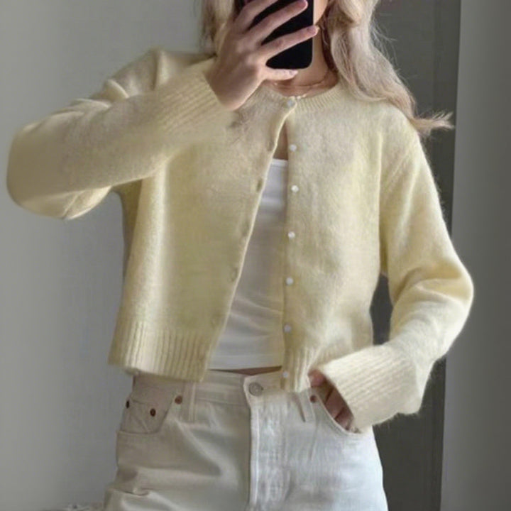 Women's short-cut cozy knit cardigan with round neckline and pearl buttons Mune Fashion