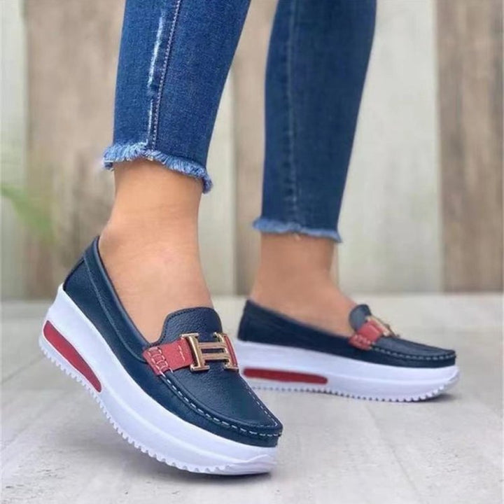 Damen Plateaulloafer mit modischem Schnallen-Detail und gepolstertem Komfortfußbett Mune Fashion