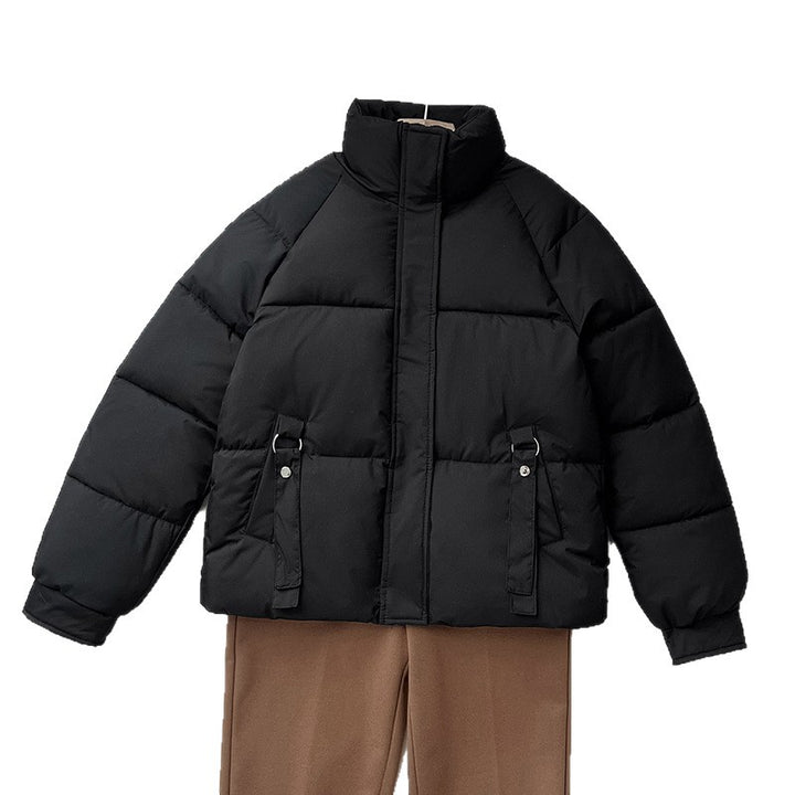 Ladies nan short quilted puffer jacket with high stand-up collar, concealed front flap and D-ring pocket application Mune Fashion