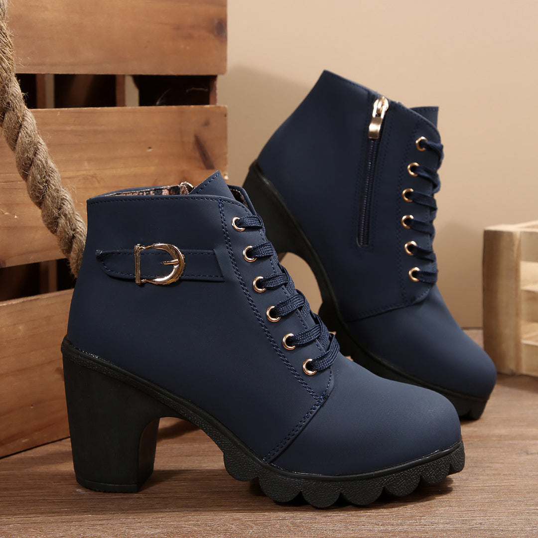 Women's ankle-high lace-up ankle boots with a sturdy block heel and profiled lug sole Mune Fashion