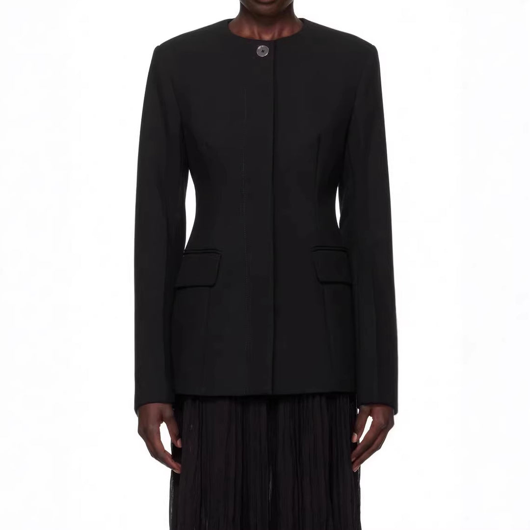 Women's tailored single-breasted blazer with round neck, concealed button placket and flap pockets Mune Fashion