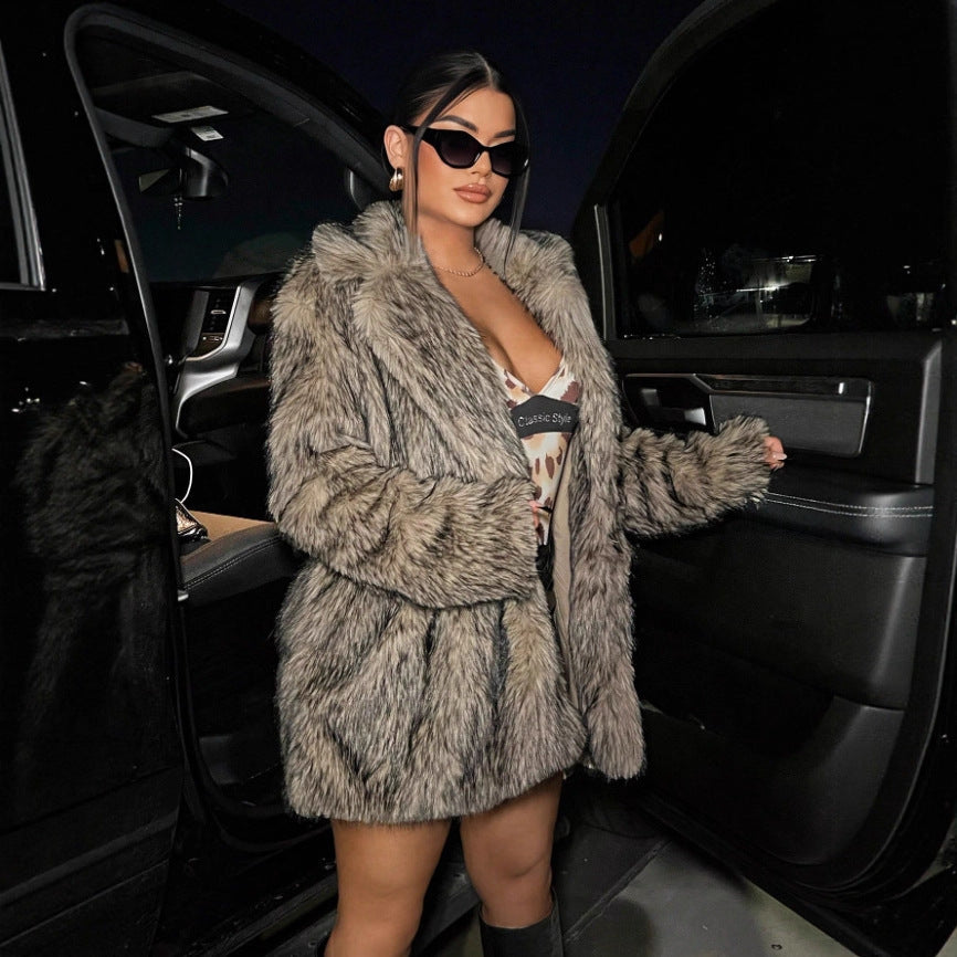 Women's short coat made of dense high-pile faux fur with classic shawl collar Mune Fashion