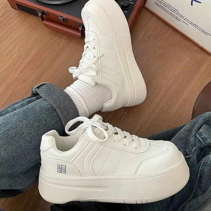 Women casual sneakers with non-slip sole and padded interior lining Mune Fashion