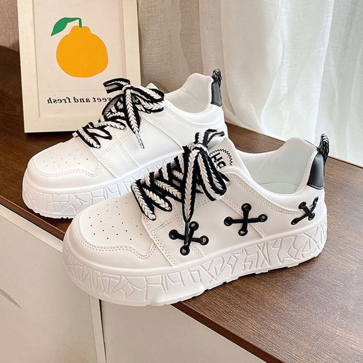 Women's sneaker with fashionable design and sturdy sole Mune Fashion