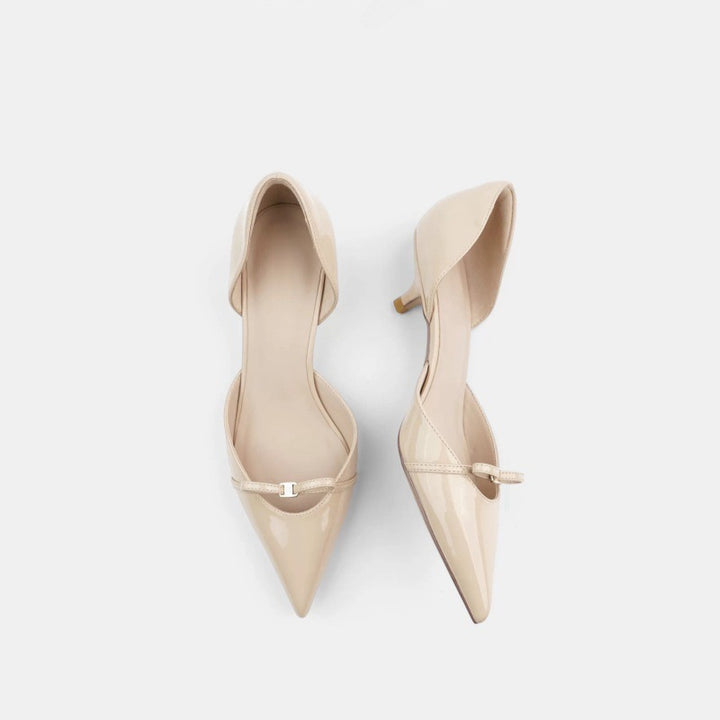 Damen Elegante Lack‑D'Orsay‑Pumps mit spitzer Zehenkappe, niedrigem Kittenabsatz und zartem Zierriemchen Mune Fashion