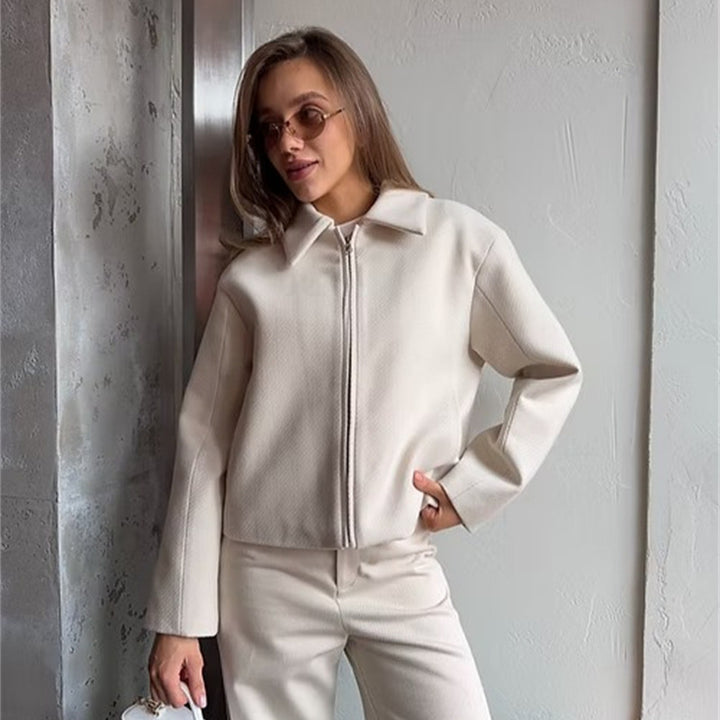 Women's short jacket in boxy cut with zipper and lapel collar Mune Fashion