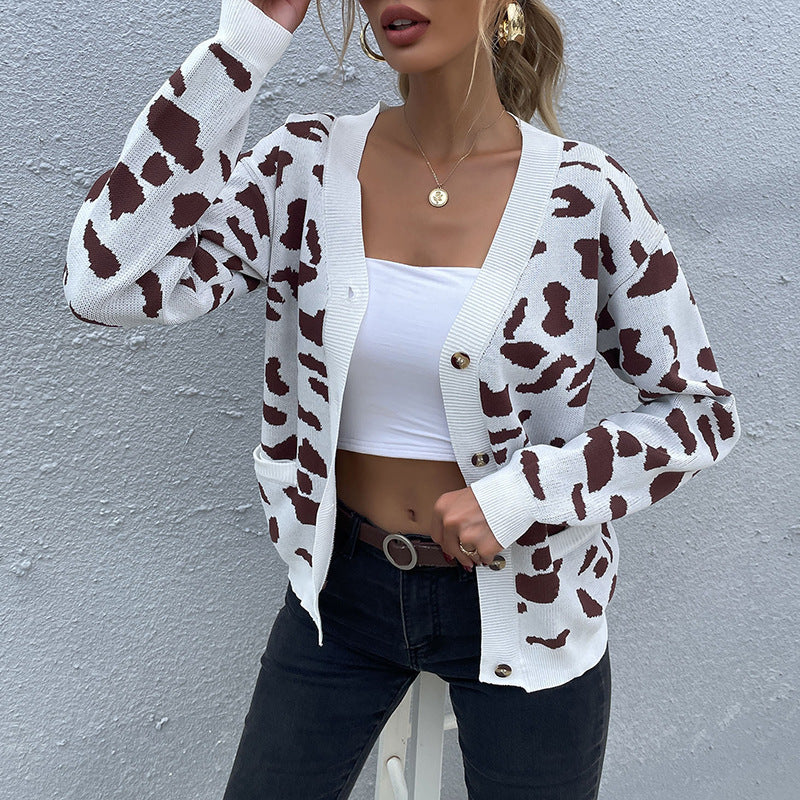 Women's short-cut V-neck knitted cardigan with animal jacquard and pockets Mune Fashion