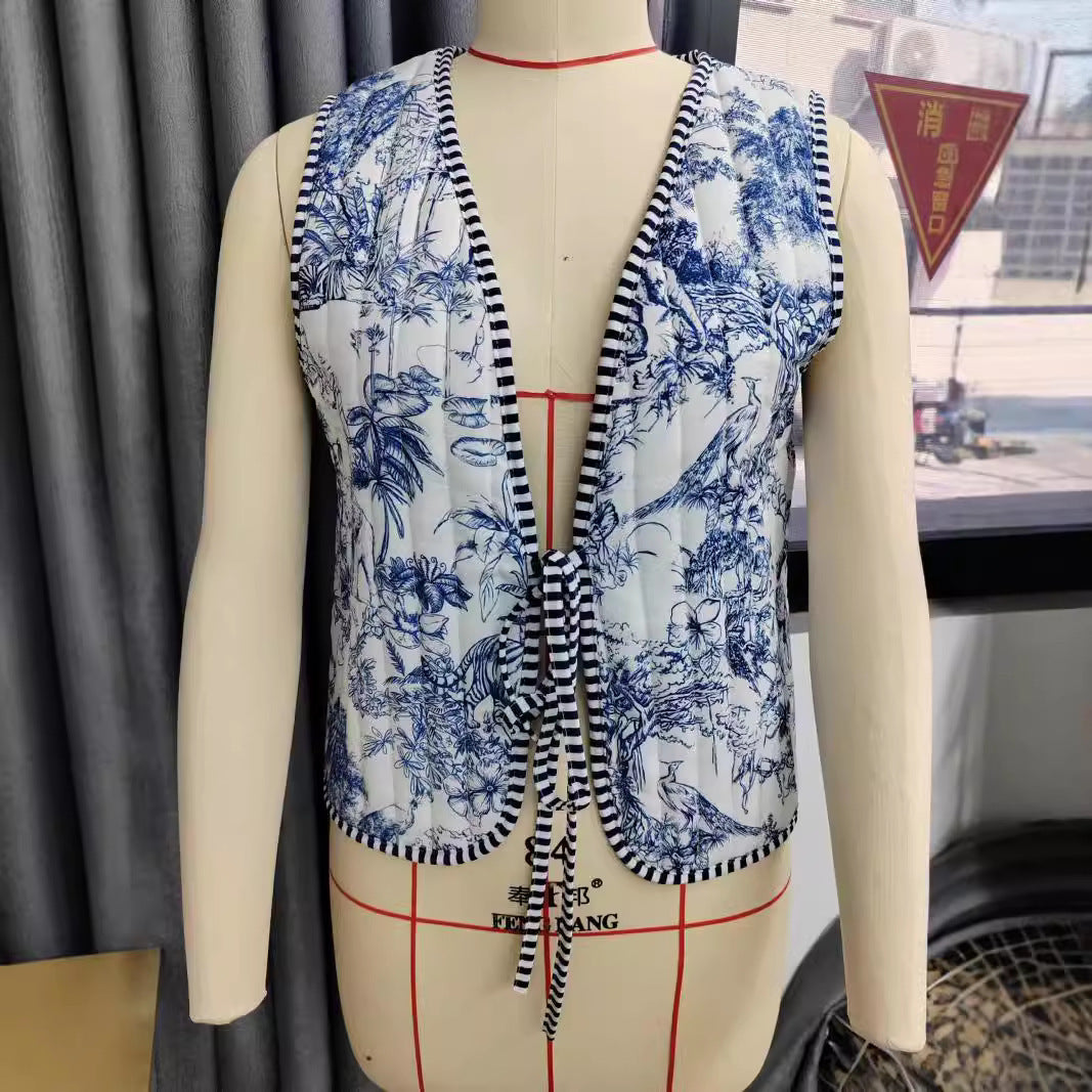 Ladies patchwork vest with tie belt, striped interior finish and contrast piping Mune Fashion