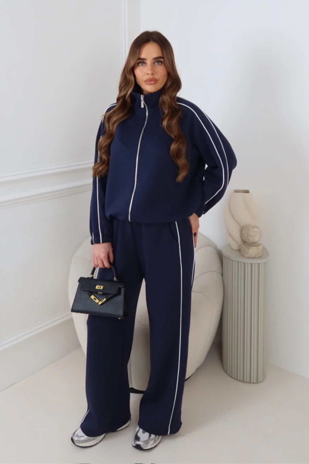 Women Two-Piece Training Set with Zipper and Contrast Piping Mune Fashion
