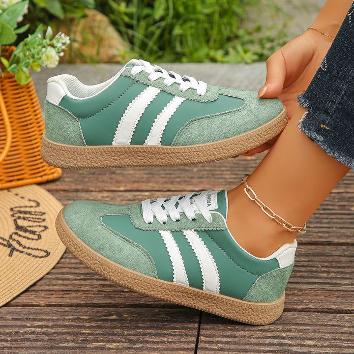 Women's retro sneaker with velour overlays, decorative stripes and profile details Mune Fashion