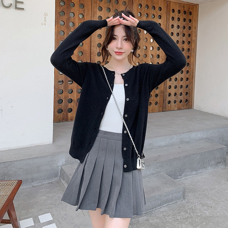 Women's Short-Cut Fine Knit Cardigan with Round Neckline and Boxy Fit Mune Fashion