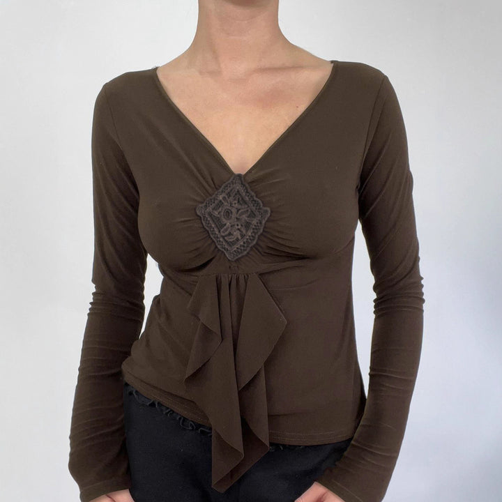 Women's figure-hugging long sleeve shirt with draped front and crocheted central applique Mune Fashion
