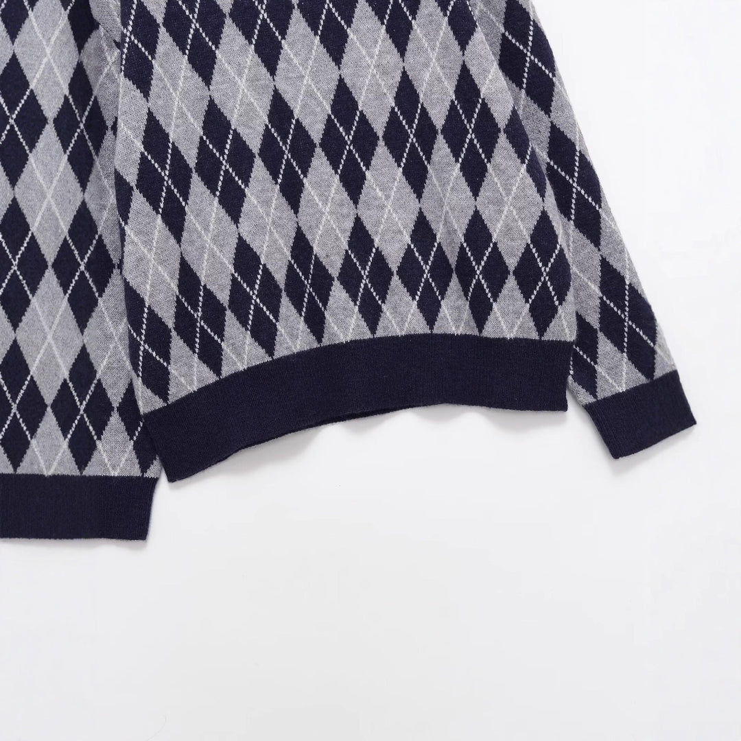 Women's Argyle V-Neck Knitted Sweater with Diamond Pattern Mune Fashion
