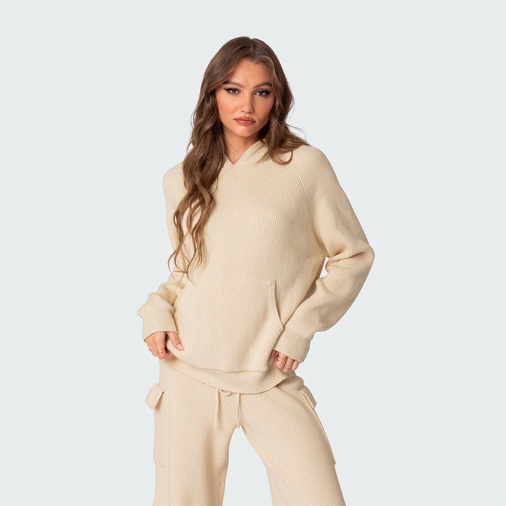 Women's knitted ribbed hoodie with kangaroo pocket and relaxed fit Mune Fashion