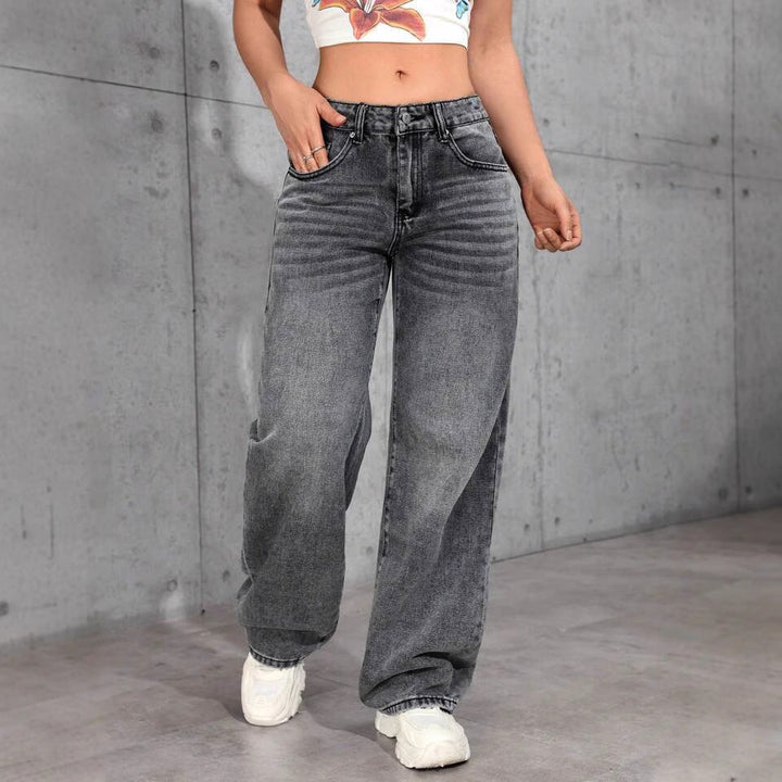 Women Loose Jeans In Casual Cut with Modern Vintage Look Mune