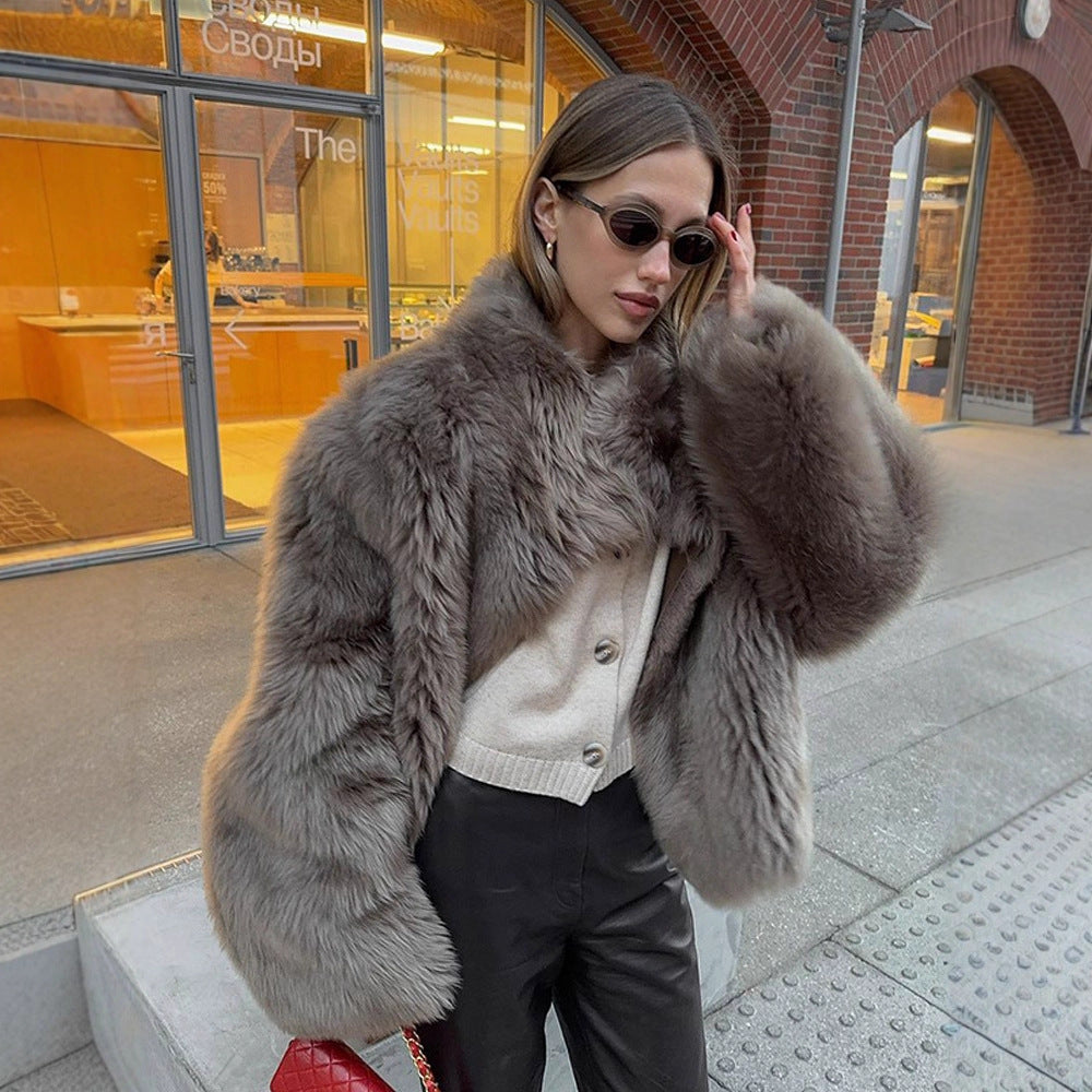Women's short coat made of luxurious teddy faux fur with balloon sleeves and shawl collar Mune Fashion