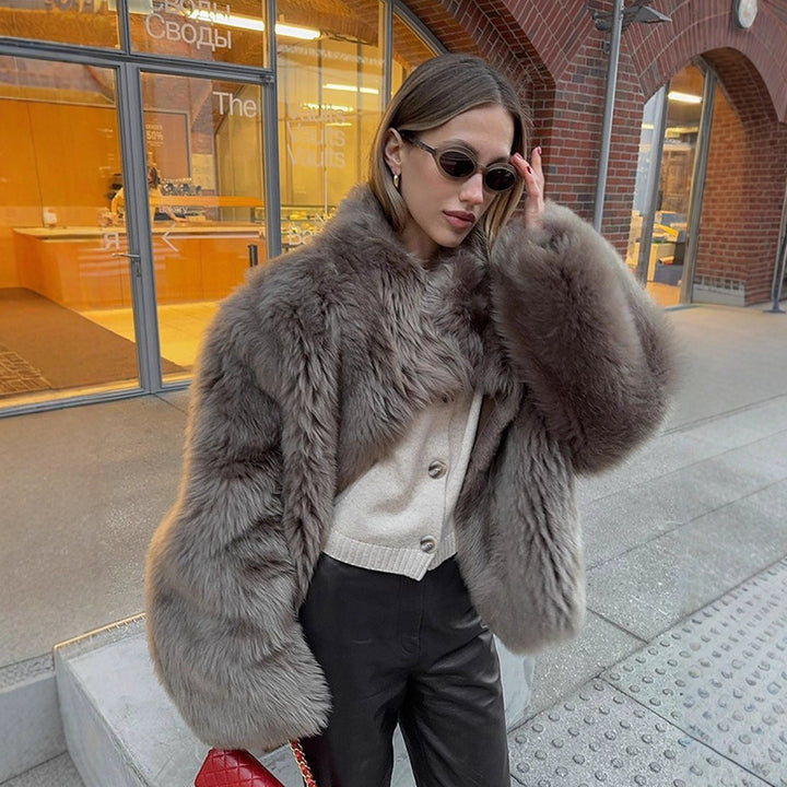 Women's short coat made of luxurious teddy faux fur with balloon sleeves and shawl collar Mune Fashion