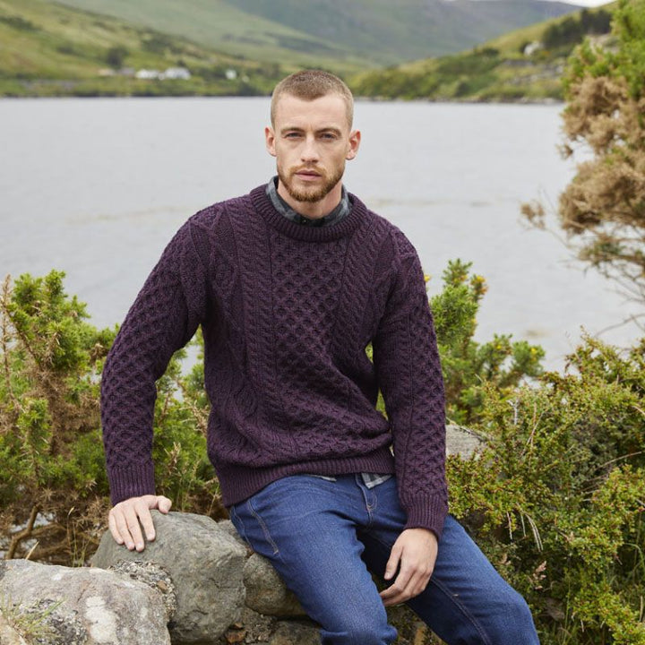 Men's fashionable knitted sweater with cable pattern