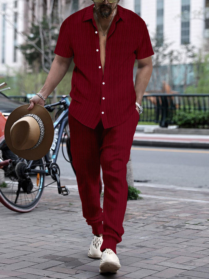 Men's short-sleeve structured relax set made of fine ribbed knit with open shirt collar and tapered chino pants Mune Fashion