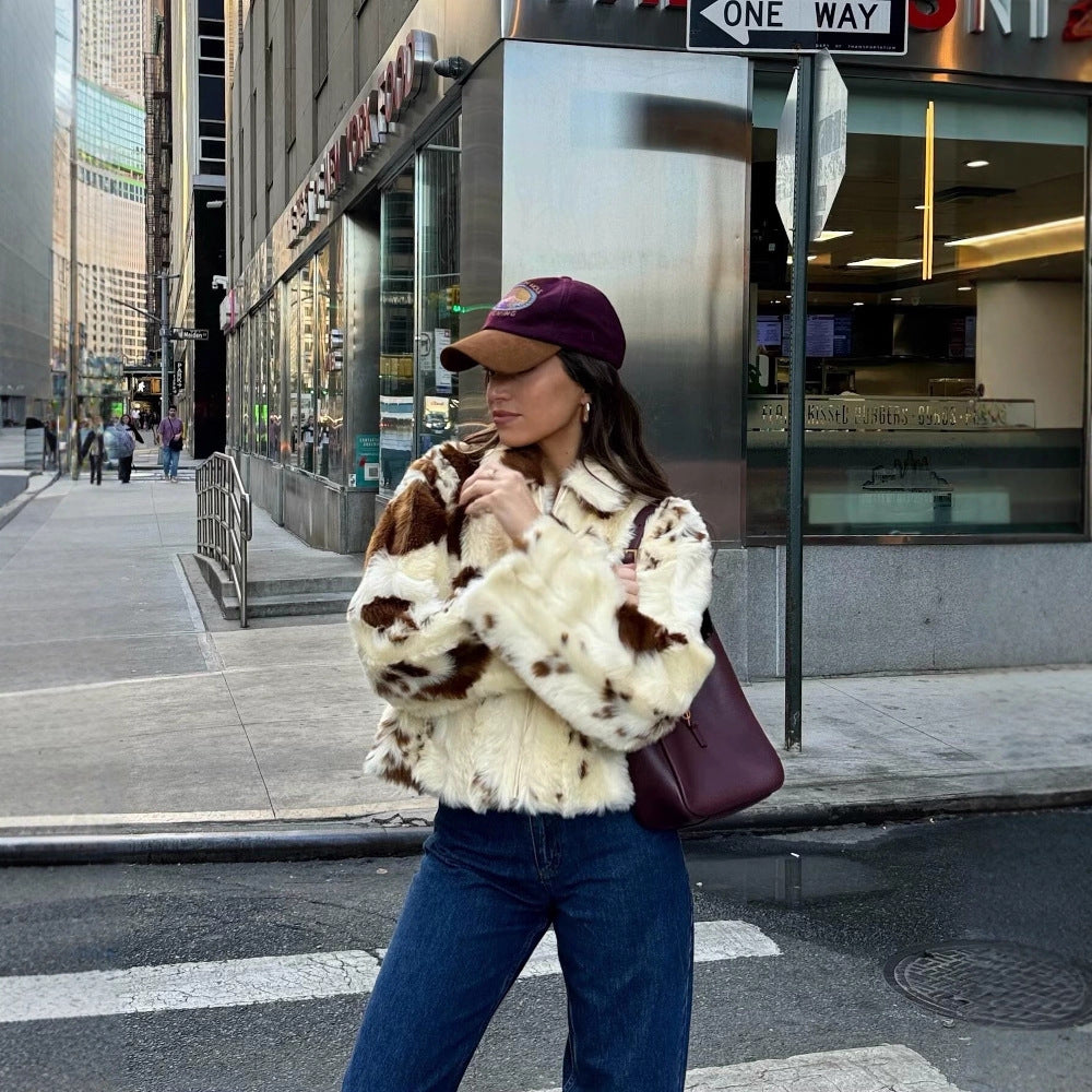 Women's short faux fur jacket in spotted look with lapel collar and full zip Mune Fashion
