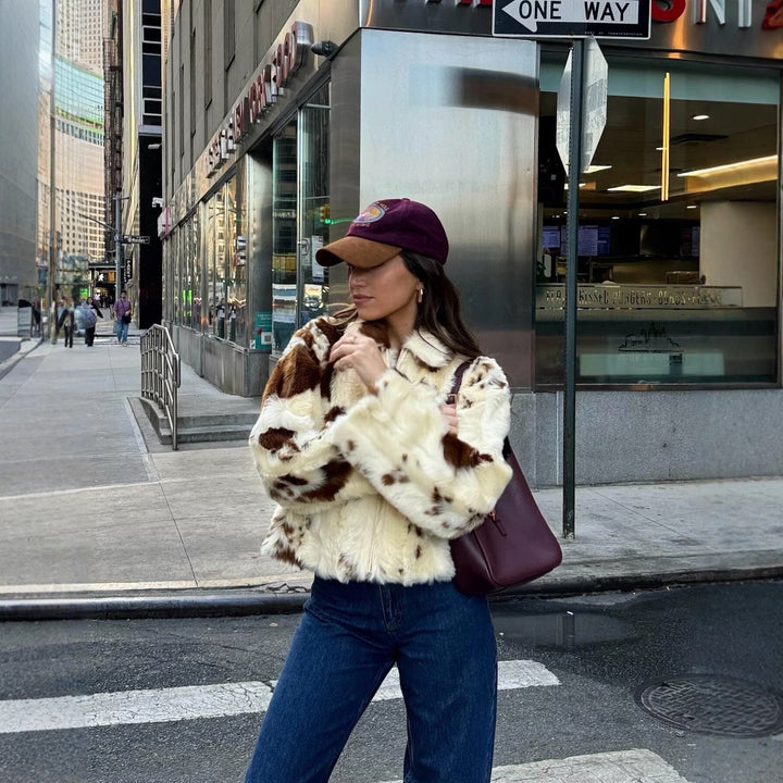 Women's short faux fur jacket in spotted look with lapel collar and full zip Mune Fashion