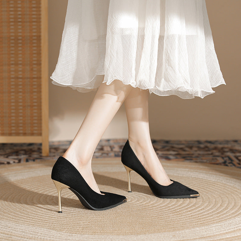 Women's velvet pumps with narrow gold-colored stiletto heel and metal cap detail Mune Fashion