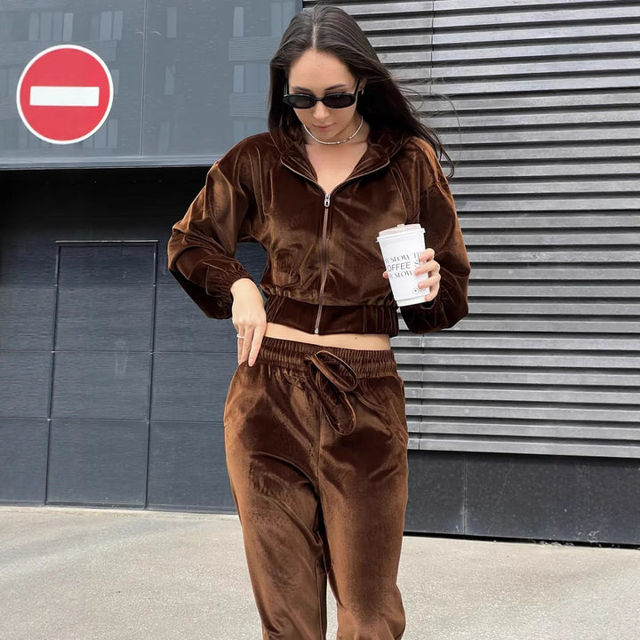 Women's soft velvet lounge set with short zip hooded jacket and wide high-waist pants Mune Fashion