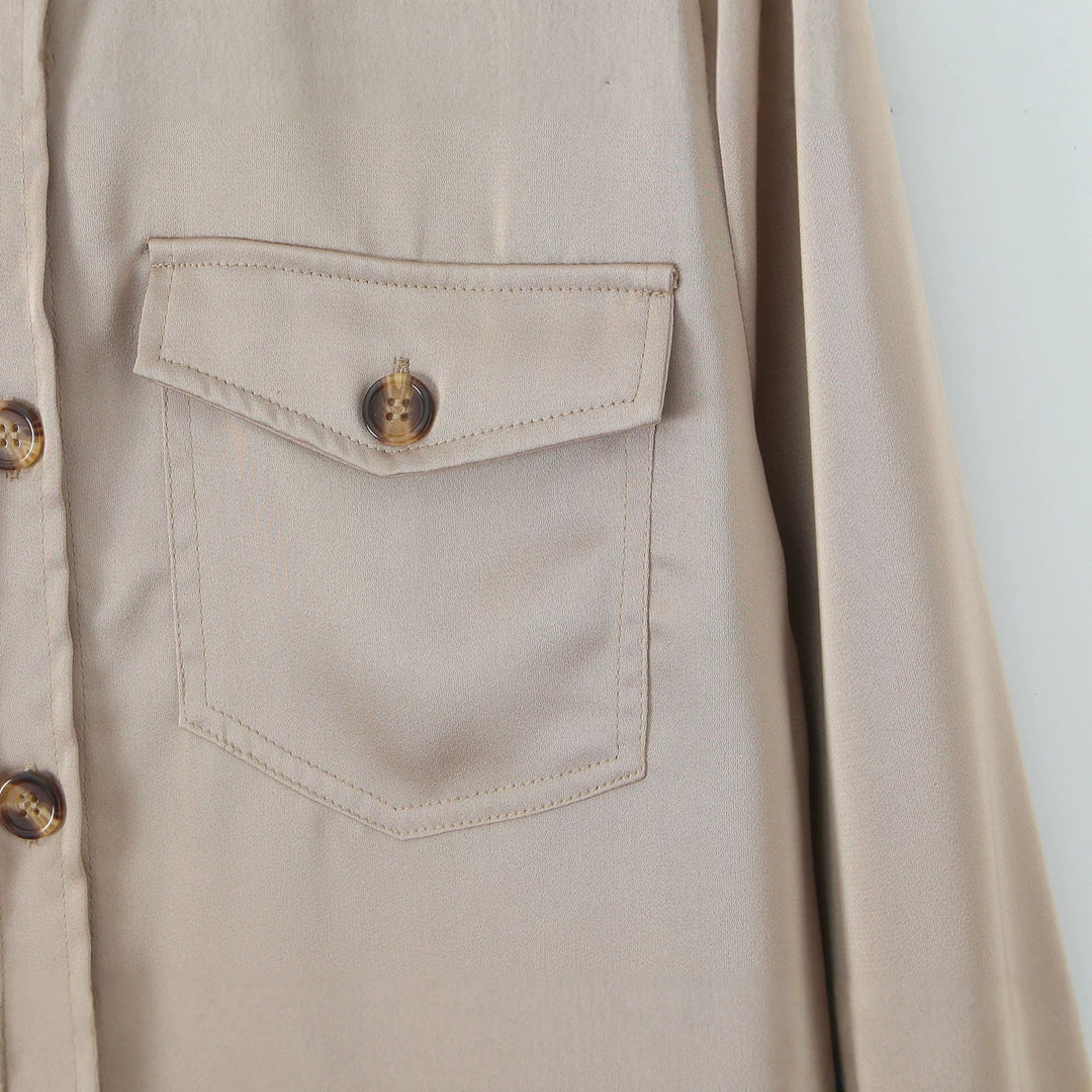 Women's oversized shirt blouse with applied breast pockets and shoulder epaulettes Mune Fashion