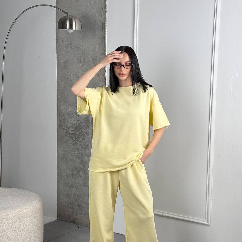 Women wide-cut lounge set with soft sweatpants and boxy T-shirt Mune Fashion