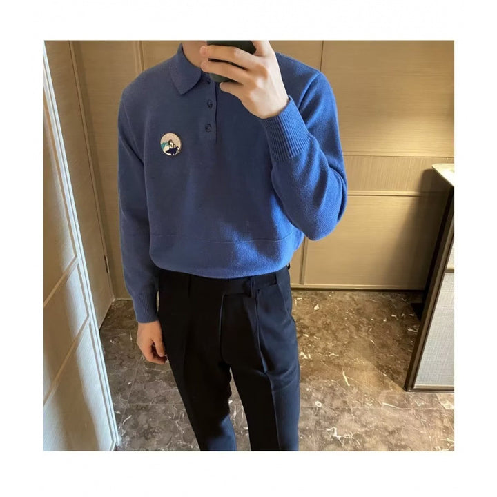 Men's Polo Collar Fine Knit Sweater with Emblem and Ribbed Cuffs Mune Fashion