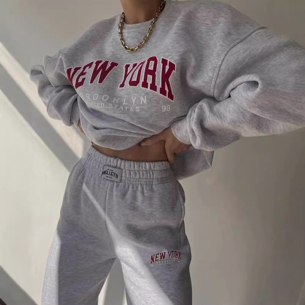 Women Oversized Lounge Set made of cotton fleece with college embroidery and relaxed joggers Mune Fashion