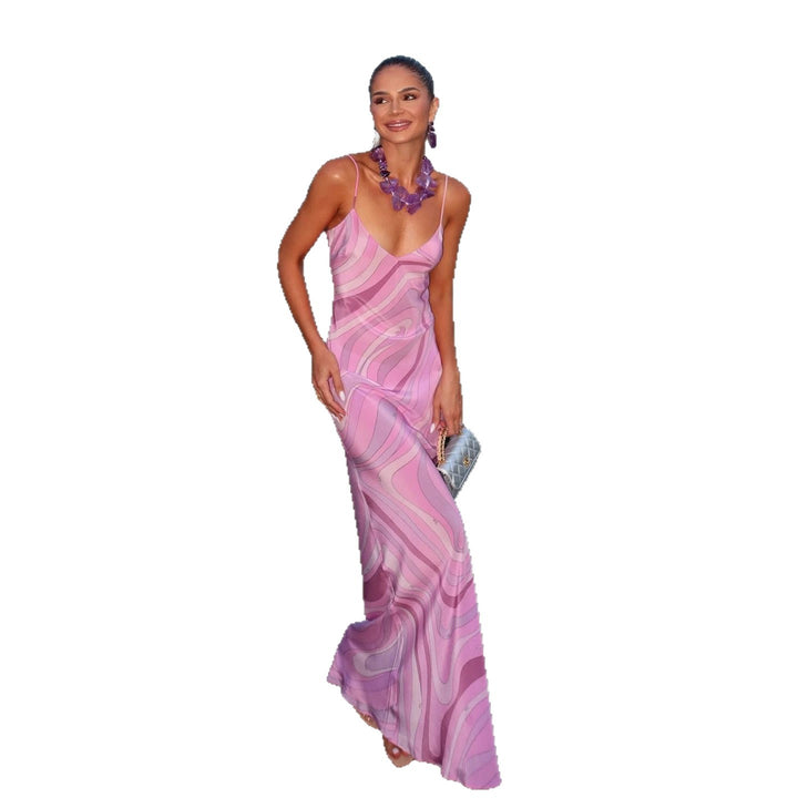 Ladies elegant slip maxi dress with V-neck, delicate spaghetti straps and retro graphic all-over print Mune Fashion