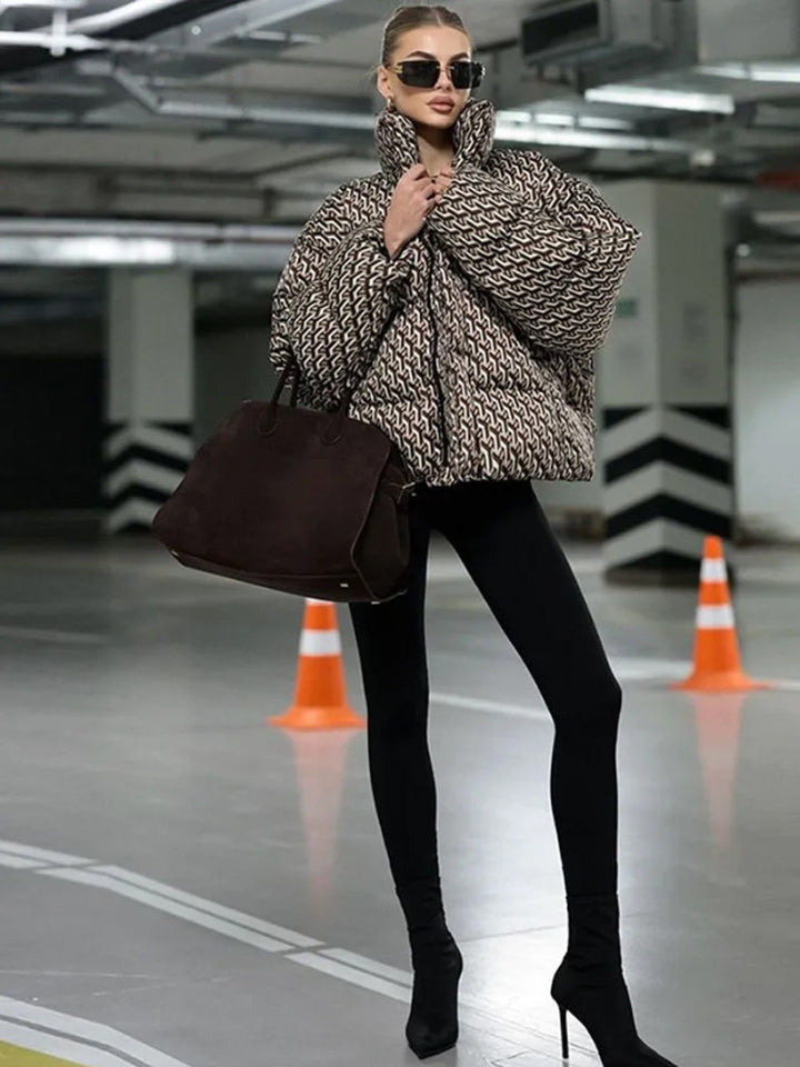 Women Short Quilted Oversized Quilted Jacket with High Shawl Collar Mune Fashion