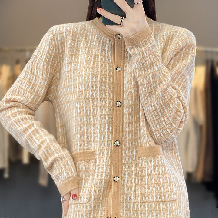Women's knitted cardigan in bouclé-grid pattern with round neck, decorative button placket, and patch pockets Mune Fashion