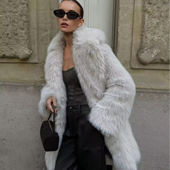 Ladies short jacket made of voluminous high-pile faux fur with oversized silhouette Mune Fashion