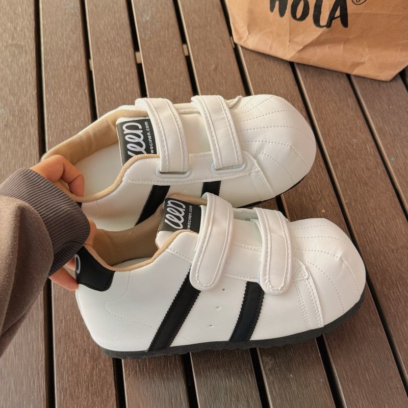 Ladies sneakers with double Velcro closure and padded insole Mune Fashion