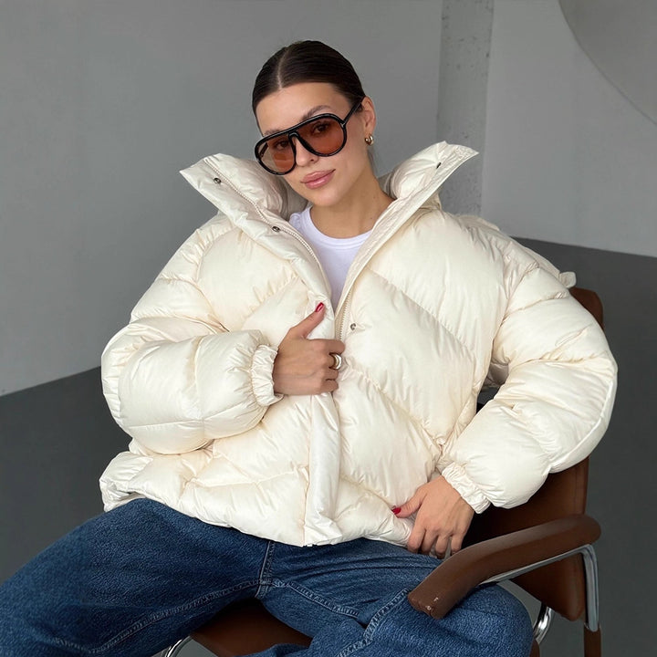 Ladies short puffer jacket with thermal filling, oversized hood & concealed two-way zipper Mune Fashion