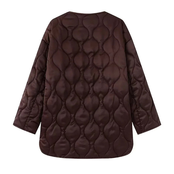Women's quilted transitional jacket in boxy cut with round neckline, organic wave quilting, and patch pockets Mune Fashion