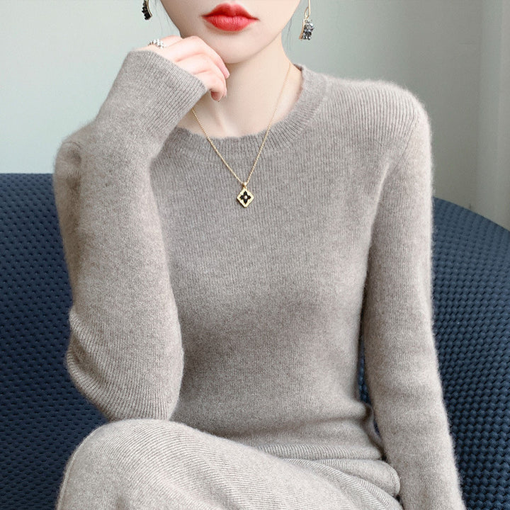 Women's Soft Fine Knit Sweater with Wavy Round Neckline and Cashmere-like Surface Mune Fashion