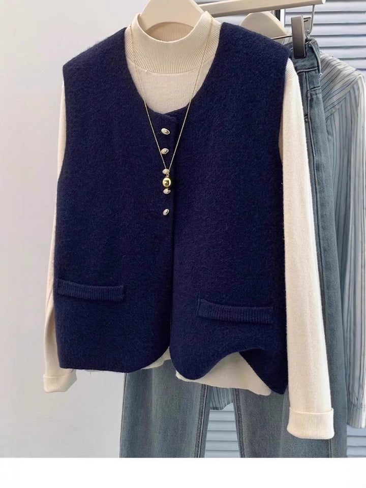 Women Short Cut Sleeveless Knit Vest with Pearl Button Placket and Patch Pockets Mune Fashion