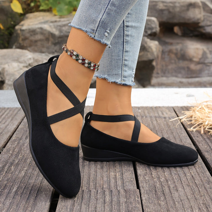 Women's Comfortable Mary Jane Ballet Flats made of Velour with adjustable buckle strap and padded insole Mune Fashion