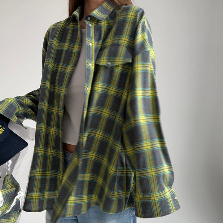 Women's Checkered Oversized Flannel Shirt Blouse with Snap Button Placket and Shirt Collar Mune Fashion