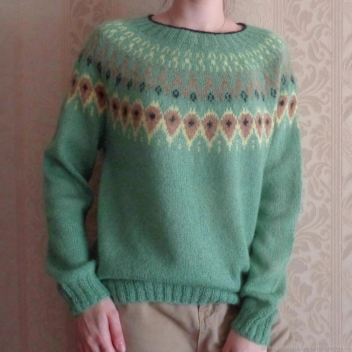 Women's Norwegian sweater made of wool blend with round neck and traditional Fair Isle yoke Mune Fashion
