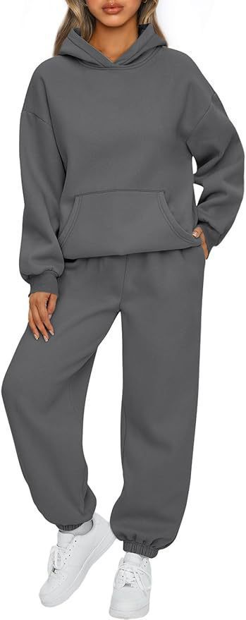 Women's oversized luxurious loungewear set hoodie with kangaroo pocket and wide-cut joggers with elastic ankle cuffs Mune Fashion