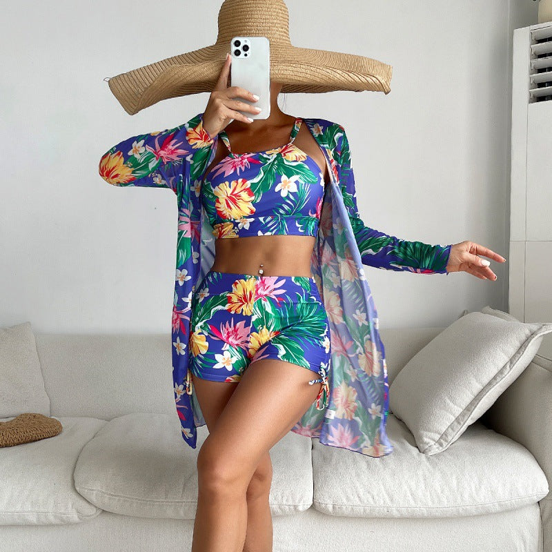 Women's trendy beach outfit with floral pattern Mune Fashion