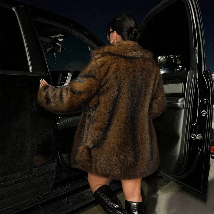 Women's short coat made of dense high-pile faux fur with classic shawl collar Mune Fashion