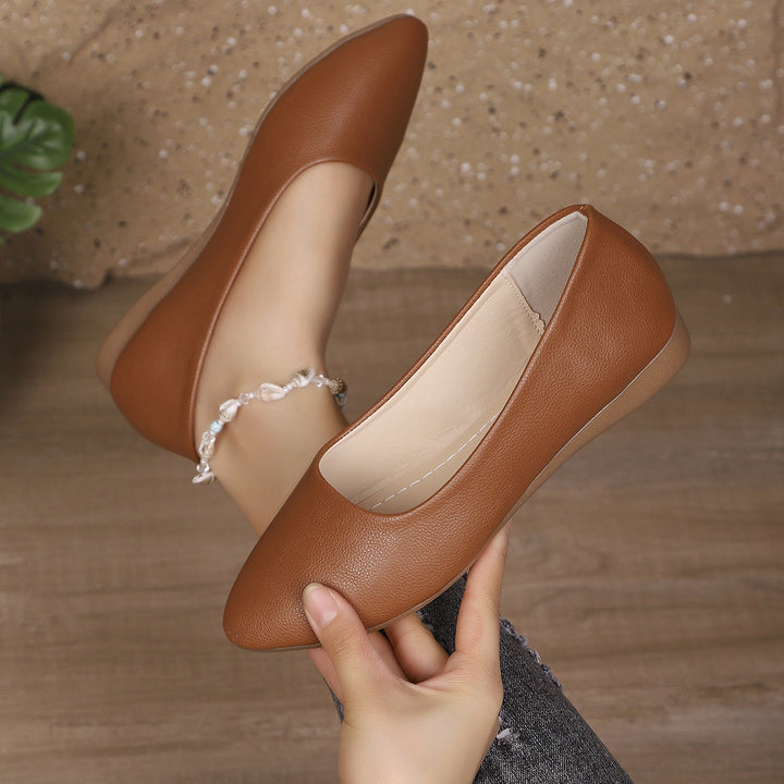 Ladies' ballerinas made of soft leather with elegant shell neckline Mune Fashion